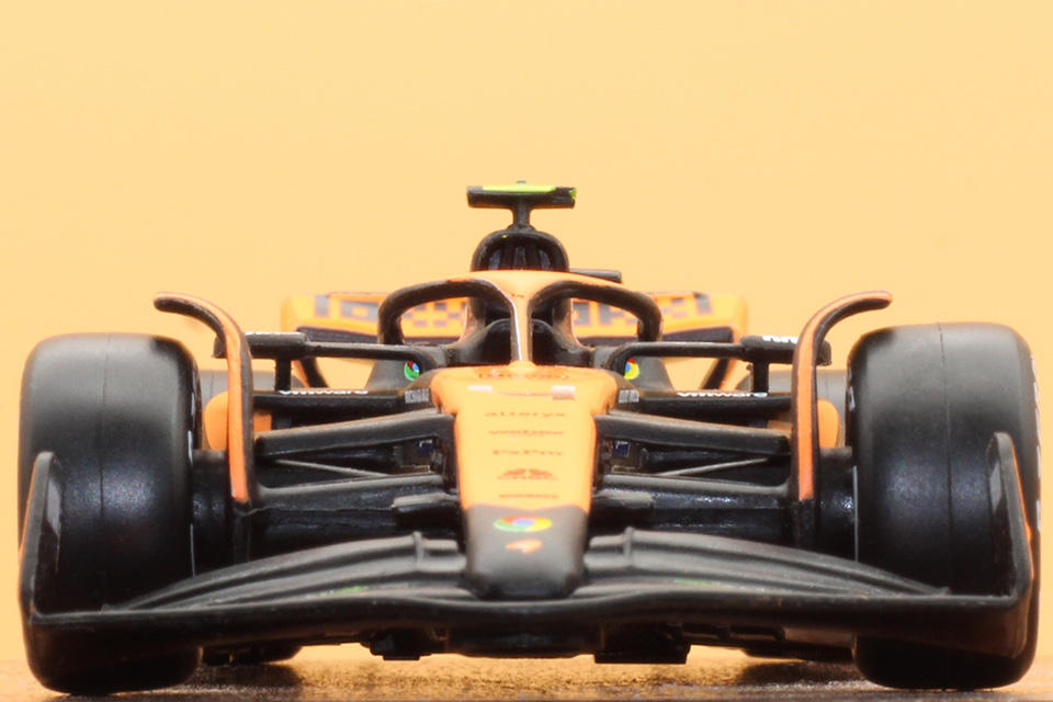 McLaren MCL 38